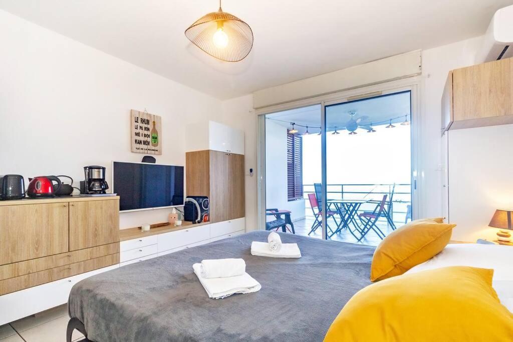 Océanides - studio rénové avec magnifique vue mer - Saint-Gilles-Les-Bains Esterno foto